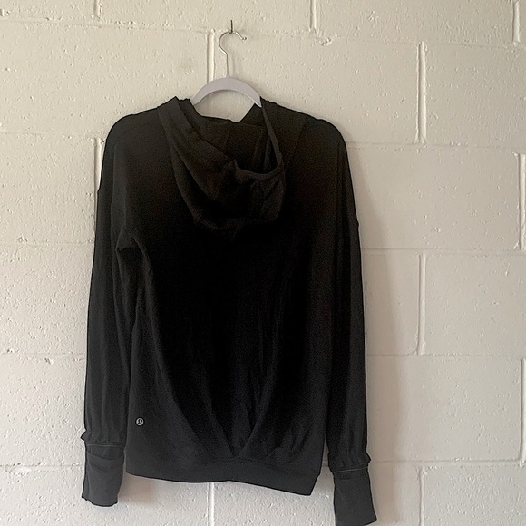 Adorable Lululemon pullover - Picture 2 of 4